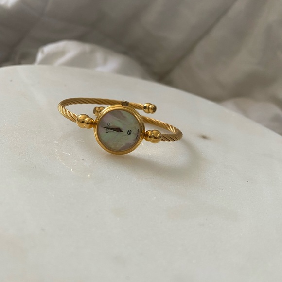 gucci mother of pearl watch 18k gold plated - Picture 2 of 6